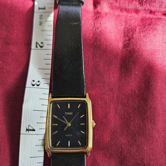 Men's Timex watch, black leather band, new battery - Picture 3 of 3